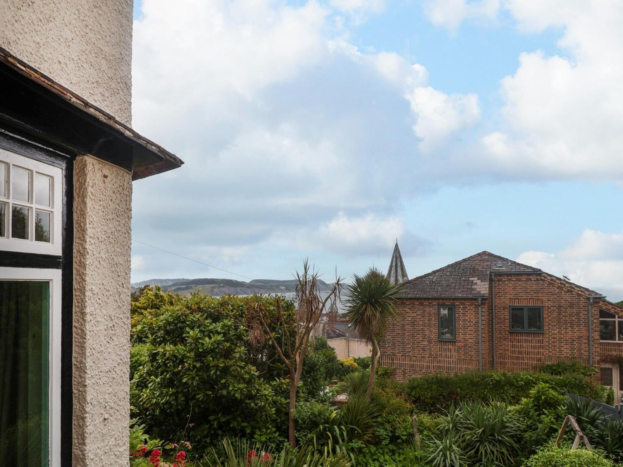 The Apartment At Queen Anne'S Lodge Lyme Regis Bagian luar foto