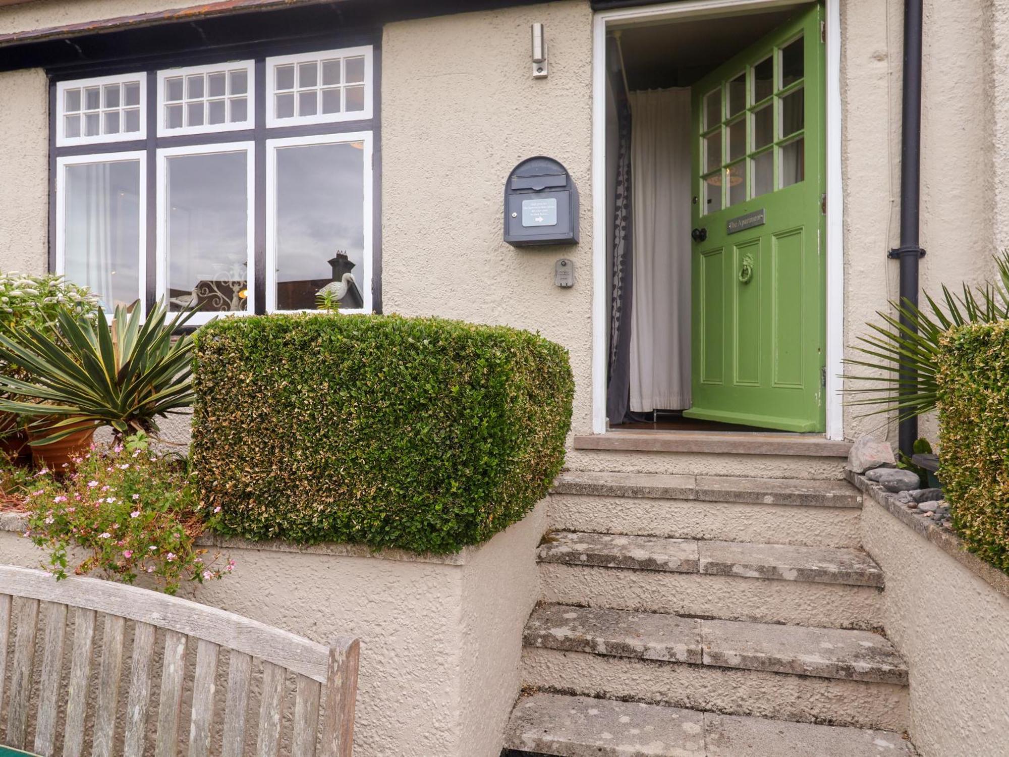 The Apartment At Queen Anne'S Lodge Lyme Regis Bagian luar foto