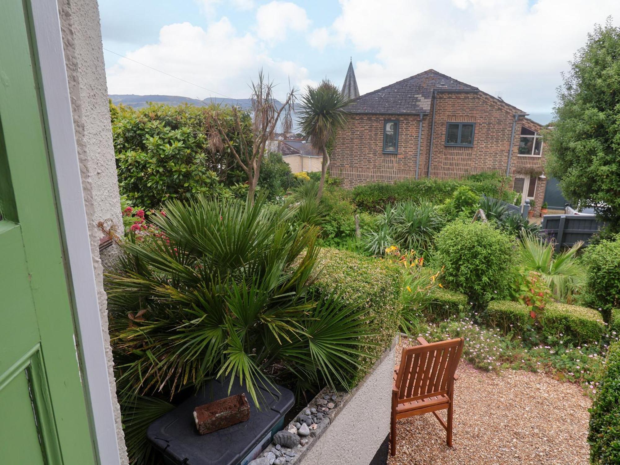 The Apartment At Queen Anne'S Lodge Lyme Regis Bagian luar foto